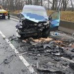 Po nehodě u Hluboké nad Vltavou hasiči vyprošťovali dva lidi