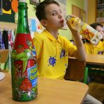 Reportáž z návratu Zlaté Ámosky do školy v šumavském Vacově
