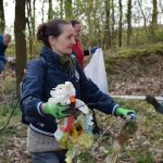 Dobrovolníci v Dívčicích posbírali během dopoledne téměř tunu odpadu, odhalili i černou skládku
