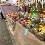 Na českobudějovickém náměstí začaly jarní trhy s historickým kolotočem