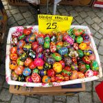 Na českobudějovickém náměstí začaly jarní trhy s historickým kolotočem