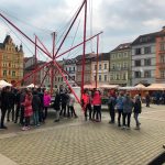 Na českobudějovickém náměstí začaly jarní trhy s historickým kolotočem