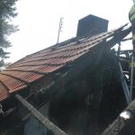 Velký požár střechy v Kostelci nad Vltavou likvidovalo osm jednotek hasičů