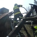 Velký požár střechy v Kostelci nad Vltavou likvidovalo osm jednotek hasičů