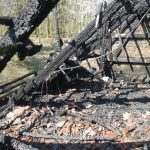 Velký požár střechy v Kostelci nad Vltavou likvidovalo osm jednotek hasičů