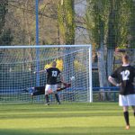 Junior třemi góly rozhodl už do přestávky, po obrátce inkasoval až z druhé penalty