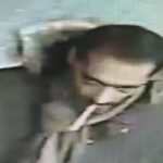Poznáte muže na fotografii? Policie s ním potřebuje mluvit
