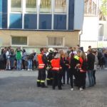 Z píseckého divadla hasiči cvičně evakuovali přibližně sto dětí