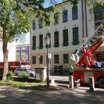 Z píseckého divadla hasiči cvičně evakuovali přibližně sto dětí
