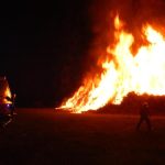 Velký požár s vysokými plameny na pěti arech likvidovali hasiči několik hodin