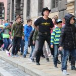 Žáci a senioři slavili Mezinárodní den tance pod prachatickou radnicí