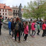 Žáci a senioři slavili Mezinárodní den tance pod prachatickou radnicí