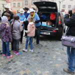 Žáci a senioři slavili Mezinárodní den tance pod prachatickou radnicí