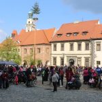 Čarodějnice a Rybníkáři rozpohybovali prachatické Velké náměstí