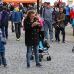Čarodějnice a Rybníkáři rozpohybovali prachatické Velké náměstí