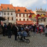 Čarodějnice a Rybníkáři rozpohybovali prachatické Velké náměstí