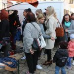 Čarodějnice a Rybníkáři rozpohybovali prachatické Velké náměstí