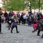 Čarodějnice a Rybníkáři rozpohybovali prachatické Velké náměstí