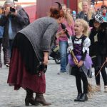 Čarodějnice a Rybníkáři rozpohybovali prachatické Velké náměstí