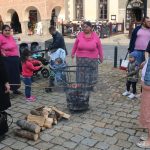 Čarodějnice a Rybníkáři rozpohybovali prachatické Velké náměstí