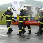 Ani vytrvalý déšť lidi neodradil. Za vojáky přišli