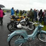 Ani vytrvalý déšť lidi neodradil. Za vojáky přišli