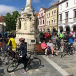 Cyklisté v Třeboni společně šlápli do pedálů, za krásou jihočeských blat se jich vydaly dvě stovky