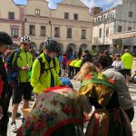 Cyklisté v Třeboni společně šlápli do pedálů, za krásou jihočeských blat se jich vydaly dvě stovky