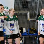 Jan Řehtačka Zborník zahrnul házenkářky květinami
