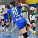 Jan Řehtačka Zborník zahrnul házenkářky květinami