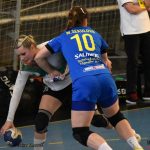 Jan Řehtačka Zborník zahrnul házenkářky květinami