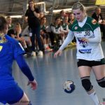 Jan Řehtačka Zborník zahrnul házenkářky květinami