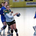 Jan Řehtačka Zborník zahrnul házenkářky květinami