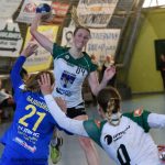 Jan Řehtačka Zborník zahrnul házenkářky květinami