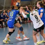 Jan Řehtačka Zborník zahrnul házenkářky květinami