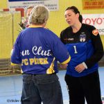 Jan Řehtačka Zborník zahrnul házenkářky květinami