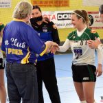 Jan Řehtačka Zborník zahrnul házenkářky květinami