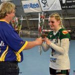 Jan Řehtačka Zborník zahrnul házenkářky květinami