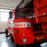 Na táborské stanici profesionálních hasičů slavnostně otevřeli nové výjezdové garáže