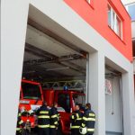 Na táborské stanici profesionálních hasičů slavnostně otevřeli nové výjezdové garáže