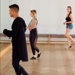 Lekce v rytmu salsy pulzovaly tanečním studiem Grand