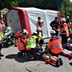 Záchranáři zasahovali u simulované nehody autobusu