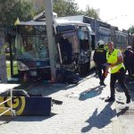 Ranní střet s trolejbusem v Budějovicích zavinil podle policie řidič auta. Doplněny fotografie od hasičů