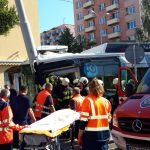 Ranní střet s trolejbusem v Budějovicích zavinil podle policie řidič auta. Doplněny fotografie od hasičů