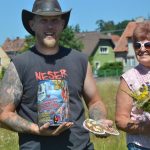 Sečení postaru. Soutěž v kosení trávy měla o bělčické pouti premiéru