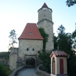 Divadelní léto na hradě Zvíkov začalo. Ochotníky z Kolína vyprovodil bouřlivý aplaus