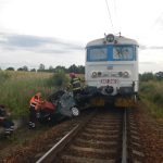 Foto z pondělní tragické nehody! Vlak po střetu tlačil auto ještě 200 metrů