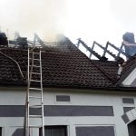 U požáru v Tupesech musel k majitelce domu psycholog