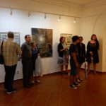Galerie U Radnice vystavuje dílo výtvarníka se záběrem od leporela ke Komenskému