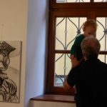 Galerie U Radnice vystavuje dílo výtvarníka se záběrem od leporela ke Komenskému